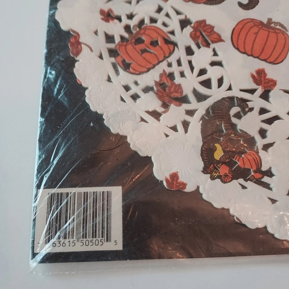 Vintage Nicole Collection Lace Paper Doilies - Picture 6 of 6